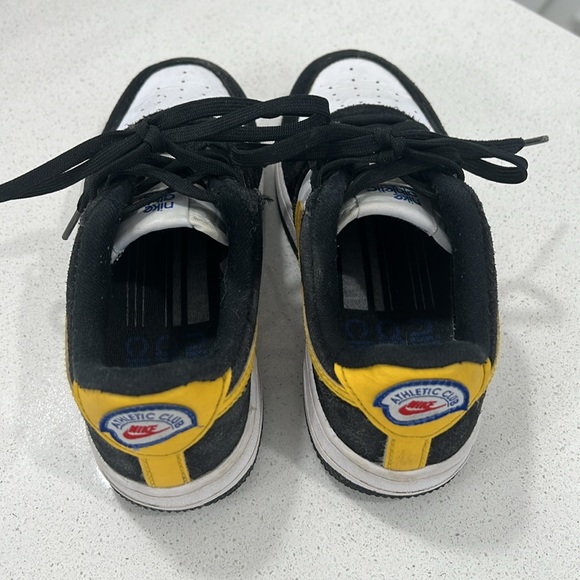 Nike AirForce 1. - Picture 2 of 4